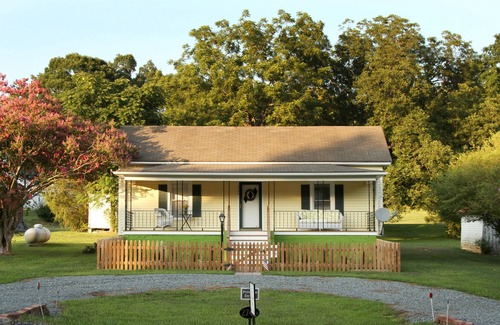 Pinnacle Cottage | Hikers Nest At Pilot Mountain