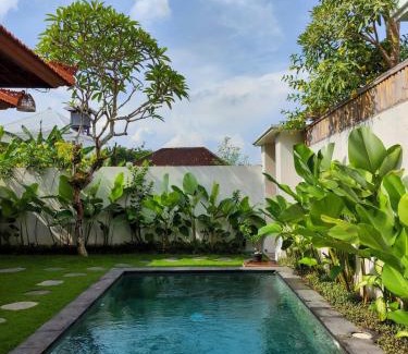 Batu Bolong Villa | HiKina - Best Value Private Pool Villa