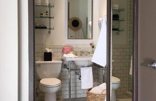 East Hollywood Hotel | Hiking Break at Runyon Canyon Park! Pet-friendly Room, Pool, Onsite Parking!