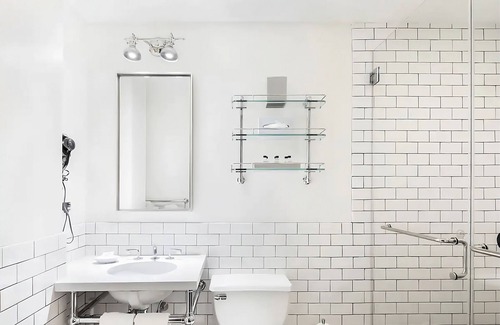 East Hollywood Hotel | Hiking Break at Runyon Canyon Park! Pet-friendly Room, Pool, Onsite Parking!