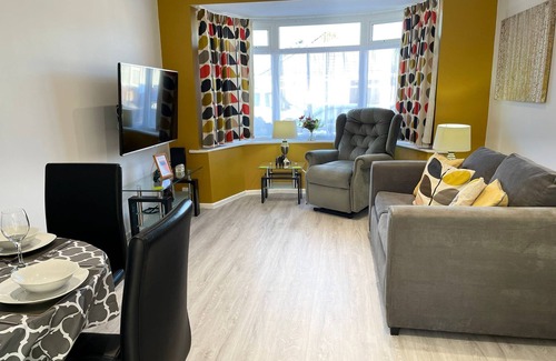 Poole House | Hilda's Retreat Bungalow