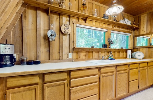 Rhododendron Cabin | Hilda’s Briarwood Escape | A-frame in Rhododendron with fireplaces & forest view