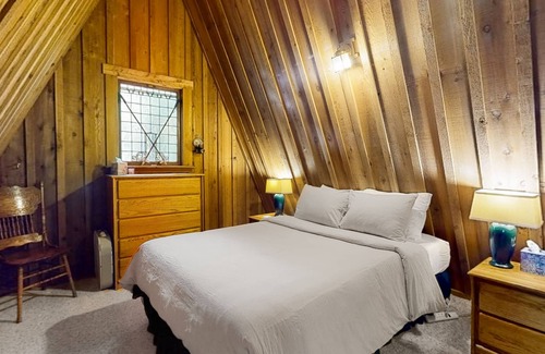 Rhododendron Cabin | Hilda’s Briarwood Escape | A-frame in Rhododendron with fireplaces & forest view