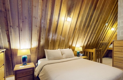 Rhododendron Cabin | Hilda’s Briarwood Escape | A-frame in Rhododendron with fireplaces & forest view