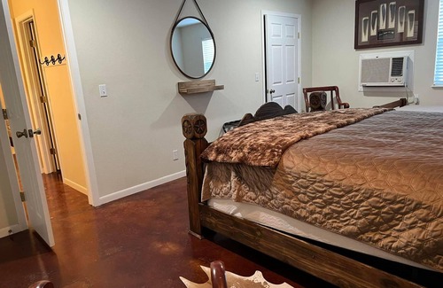 Doss Cabin | Hill Country Lodge * Great for Groups & Multi Family Gatherings