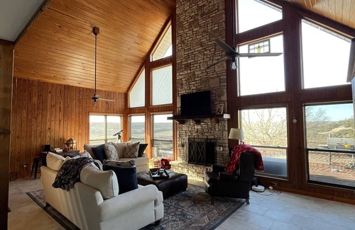 Kerrville Cabin | Hill Country Lodge, Private 10 acres w/uninterrupted views, perfect for eclipse