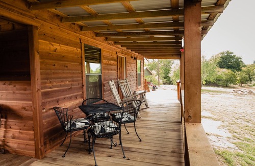 Stonewall Cabin | Hill Country Retreat on the Pedernales – Near Wineries & Distilleries