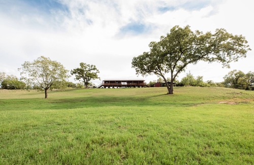Stonewall Cabin | Hill Country Retreat on the Pedernales – Near Wineries & Distilleries