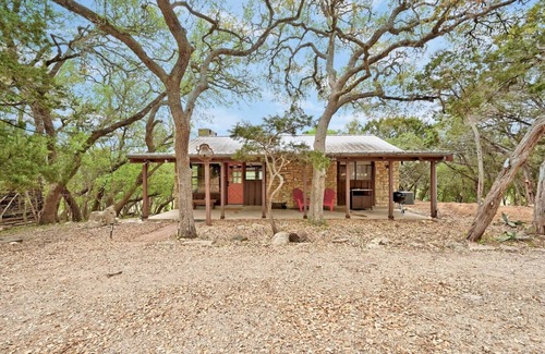 Wimberley Cabin | Hill Country views/hot tub/pet friendly - 15 minutes to Wimberley Square!