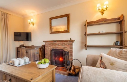 Halesworth Apartment | Hill Farm House is a half-timbered farmhouse with quirky features