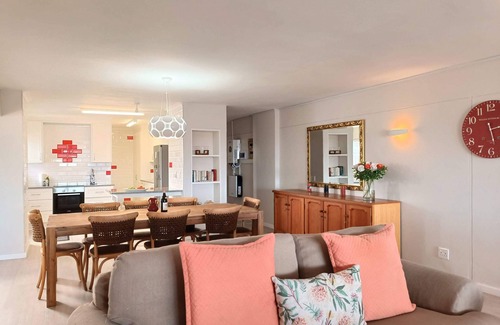 Plettenberg Bay Apartment | Hill House Holiday | Back-up Power, Sea Views