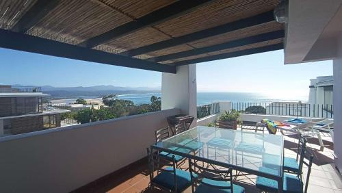 Plettenberg Bay Apartment | Hill House Holiday - Back-up Power Sea Views