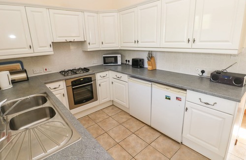 Narberth Cottage | HILL TOP FARM COTTAGE, family friendly, with open fire in Narberth