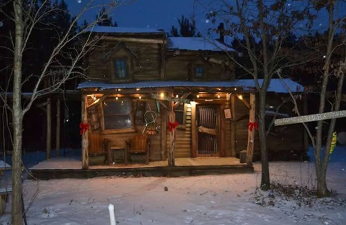 Lyndon Station Cabin | Hillbilly Hilt'n - Glamp just North of the Dells!