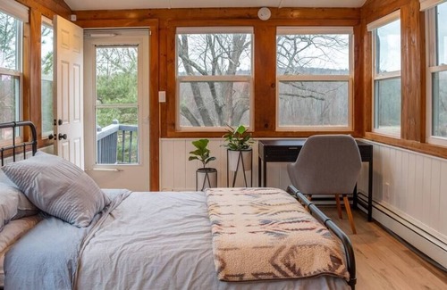 Hurley House | Hillcrest Cottage - Sunny & Stylish near Kingston