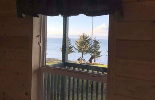 Port Angeles Cabin | Hillcrest Olympic Beach Cabin on the Strait of Juan De Fuca