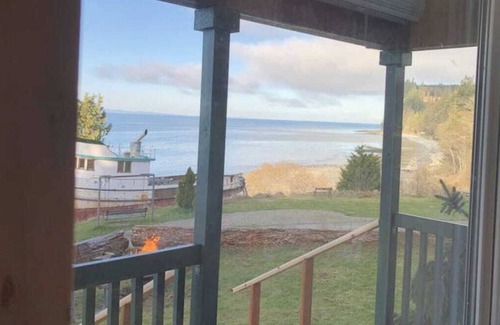 Port Angeles Cabin | Hillcrest Olympic Beach Cabin on the Strait of Juan De Fuca