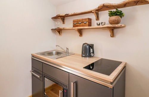 Burlescombe Cottage | HILLFARROW HIDEAWAY, pet friendly, with a garden in Uffculme
