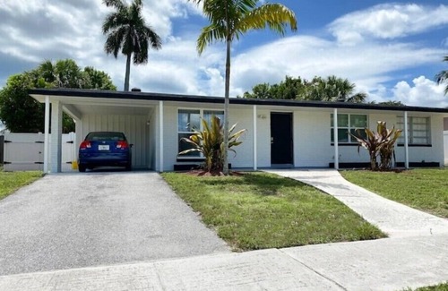 Palm Beach Gardens House | HILLMAN RETREAT.★ 3. NEAR BEACHES/PGA/DOWNTOWN/ROGER DEAN/HOT TUBn
