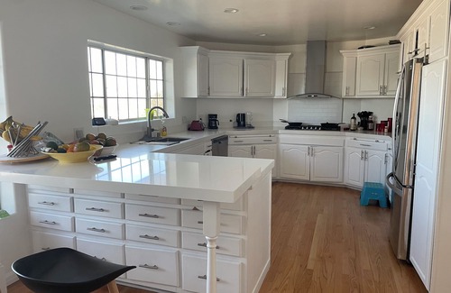 Crenshaw House | Hillside 4-bedroom house with Spectacular Views of Los Angeles & Hollywood Sign