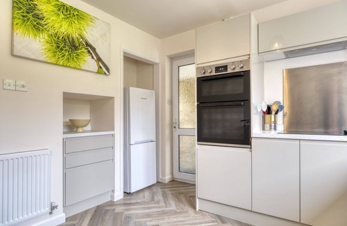 Mangotsfield Cottage | Hillside - a cottage that sleeps 4 guests in 2 bedrooms