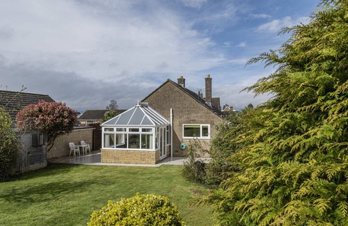 Mangotsfield Cottage | Hillside - a cottage that sleeps 4 guests in 2 bedrooms