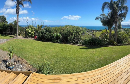Cable Bay House | Hillside Barn - Just Minutes from The Beach