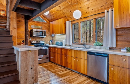 Keuka Park Cottage | Hillside Cabin | On Keuka Lake | FLX