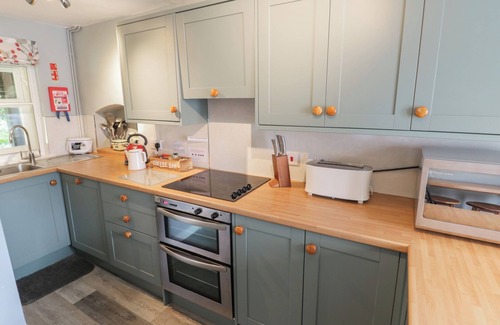 Monmouth Cottage | HILLSIDE COTTAGE, family friendly, with open fire in Monmouth