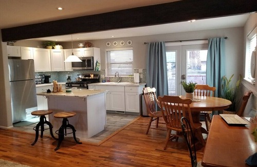 Williams House | Hillside Cottage In The Pines With Great Views