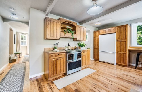 Port Angeles Cottage | Hillside Cottage: Private Pond, Hot Tub, Game Room by Hurricane Ridge, ONP