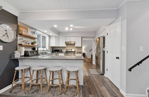 Norton Shores House | Hillside Cottage | 4 Bed, 2.5 Bath
