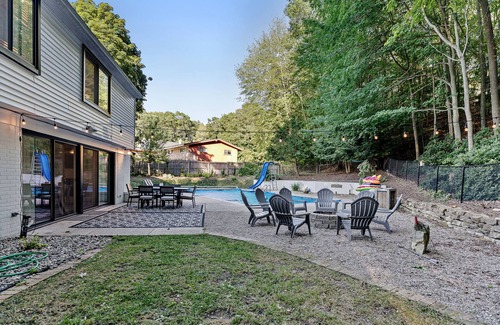 Norton Shores House | Hillside Cottage | 4 Bed, 2.5 Bath