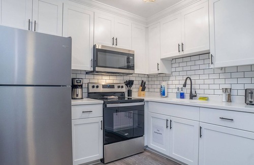 Bayview Apartment | Hillside Cove - Helm Suite