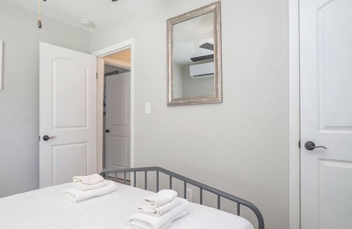 Bayview Apartment | Hillside Cove - Helm Suite