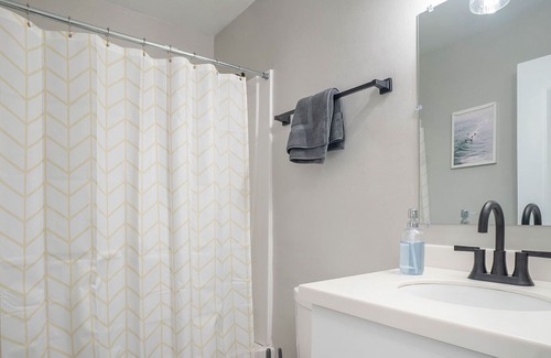 Bayview Apartment | Hillside Cove - Port Suite