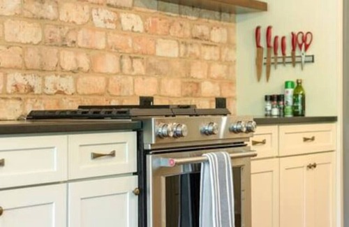 Fairview Cottage | Hillside Haven | 3Bedroom Retreat Sleeps 8