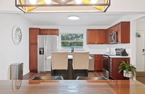 Lakeland House | Hillside Haven - 4BR LKLD Pool Home
