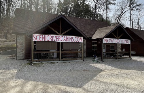 Van Buren Cabin | Hillside Hideaway East just 1/2 mile from Current River!