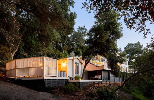 Topanga House | Hillside Hideaway Guest House in Topanga Canyon