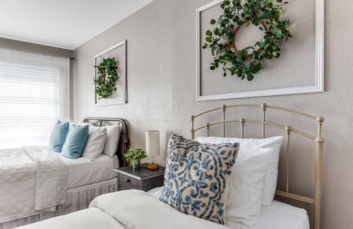 Fort Worth Condo | Hillside Hideaway + Prime Location + 2B2B
