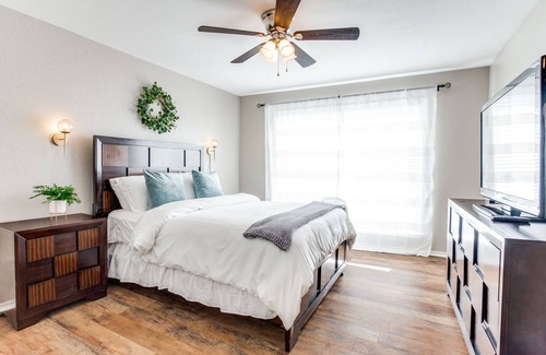 Fort Worth Condo | Hillside Hideaway + Prime Location + 2B2B