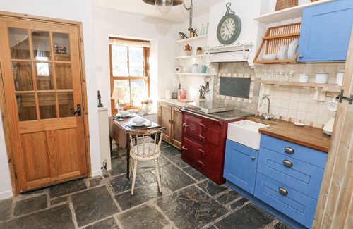 Pentre Cottage | HILLSIDE HOLIDAY COTTAGE, pet friendly, with a garden in Pentre