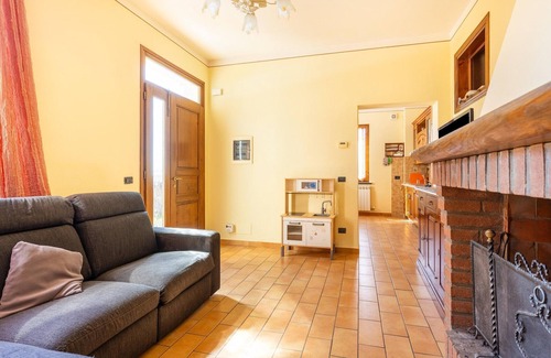 Macchino House | Hillside Home in Marliana