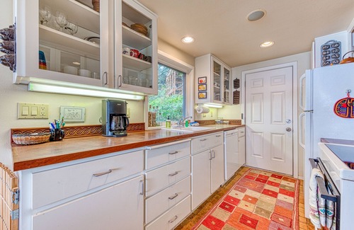 Oceanside House | Hillside home with exceptional ocean view near the beach - dog-friendly