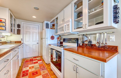 Oceanside House | Hillside home with exceptional ocean view near the beach - dog-friendly
