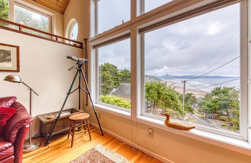 Oceanside House | Hillside home with exceptional ocean view near the beach - dog-friendly