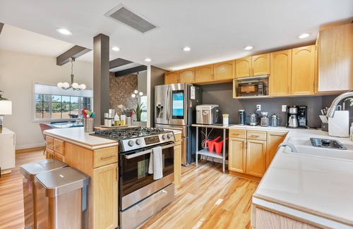 Jennings Lodge House | Hillside House: Epic 5 bedroom 2 bath oasis - Game room, pool table, spa & sauna