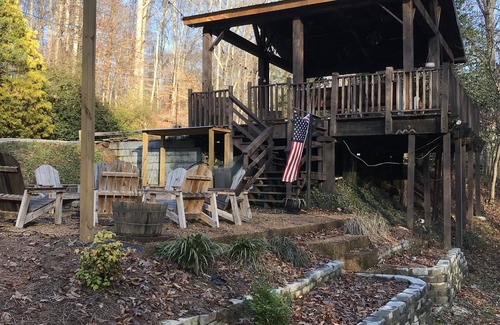 Baxter House | Hillside Loft at Window Cliff Valley at Burgess Falls