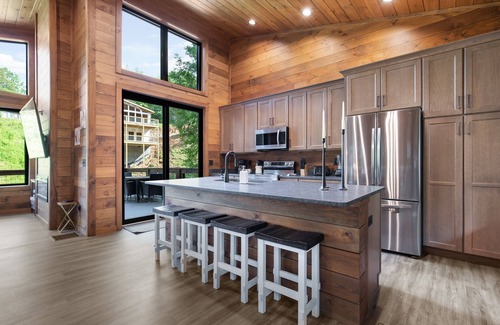 Sevierville Cabin | Hillside Retreat | Newly Built + Game Room, Hot Tub, & Wooded Views!